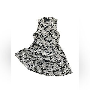 Forever 21 Black/Cream Paisley Print Sleeveless Dress Flattering Fit Flowy Skirt